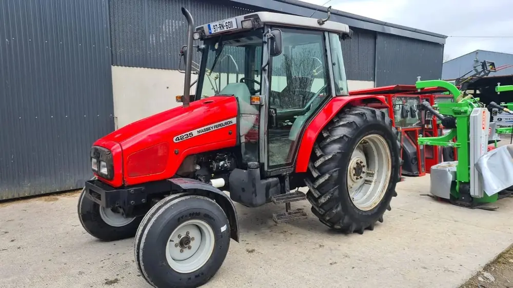 Massey Ferguson MF 4235 Freisicht