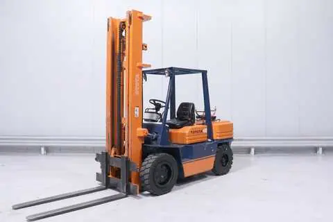 Toyota 02-5 FG 35