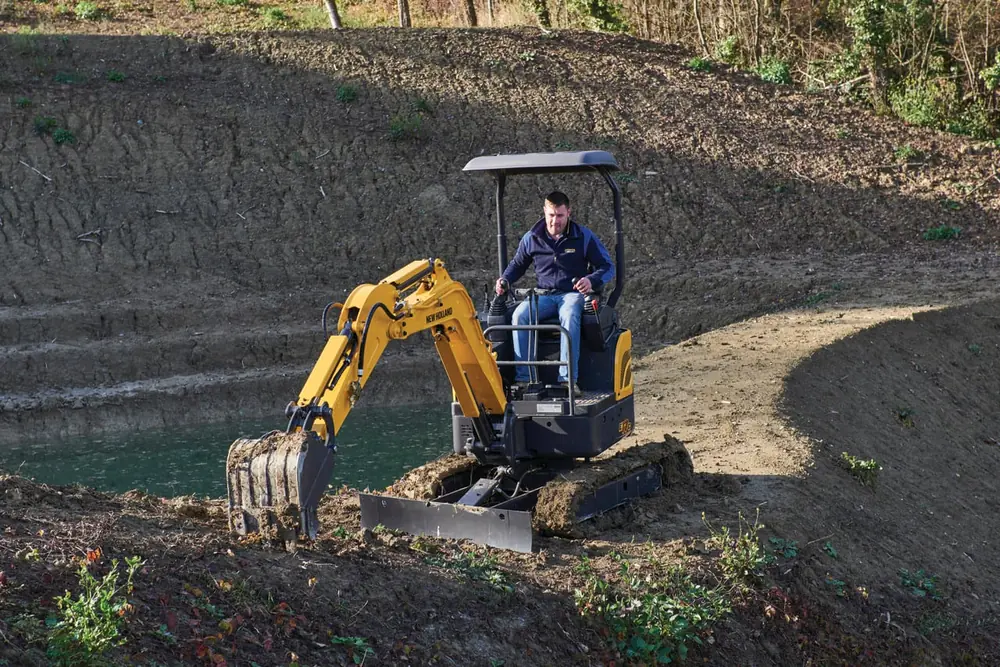 New Holland E17C thumbnail 3