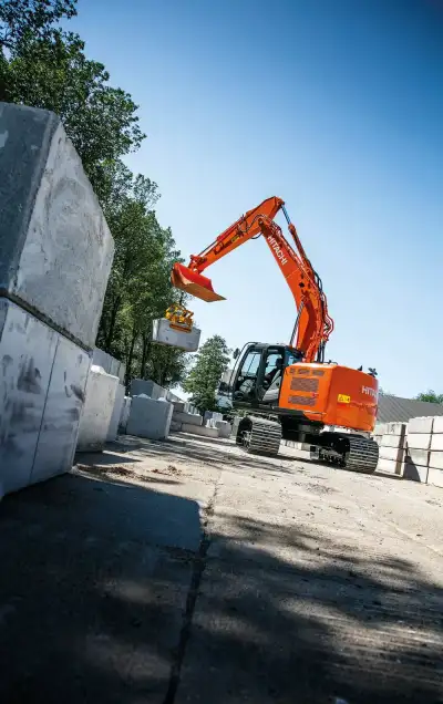 Hitachi ZX225USRLC-6 thumbnail 3