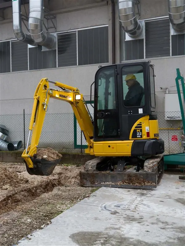 Komatsu PC22MR-3 thumbnail 3