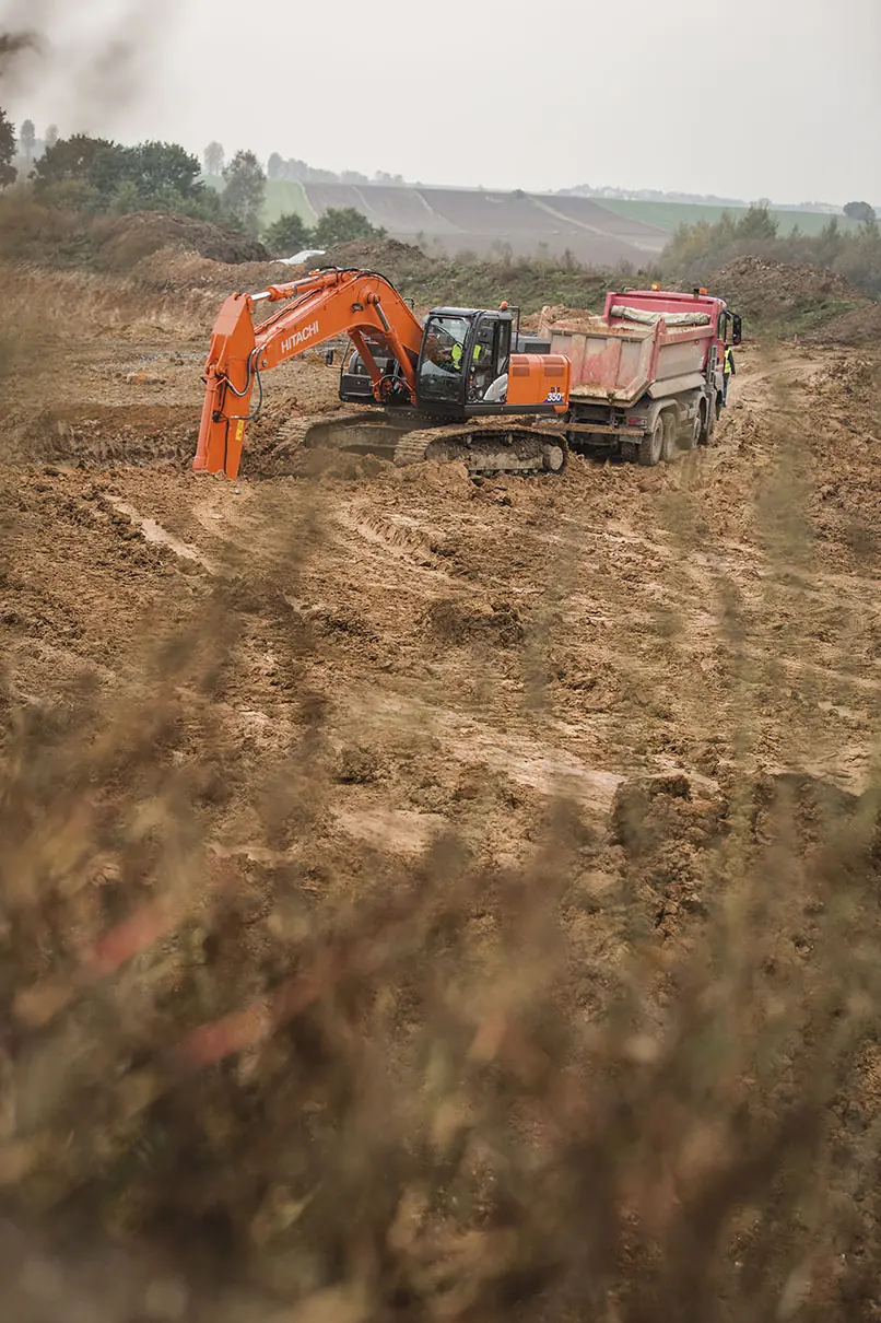 Hitachi ZX350LCN-6 thumbnail 2