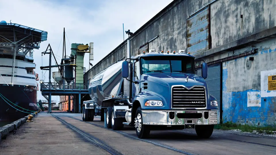 Mack PINNACLE CA68 Conventional CXU603 MP7 6x4 thumbnail 13