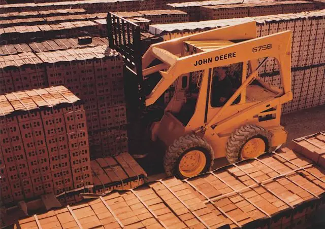 John Deere Construction 675B