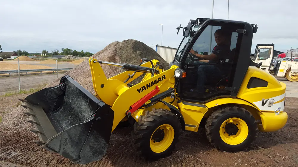 Yanmar V8 thumbnail 2