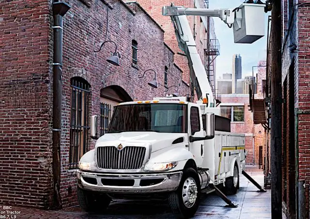 International MV607 107 Extended Cab Cummins L9