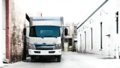 Hino 300 XKU710L-HKUQSR3 hybrid 4x2 thumbnail 2