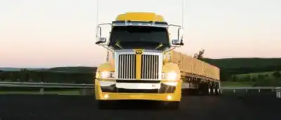 Western Star 5700 XE 54" Stratosphere High Roof Detroit DD15 thumbnail 3