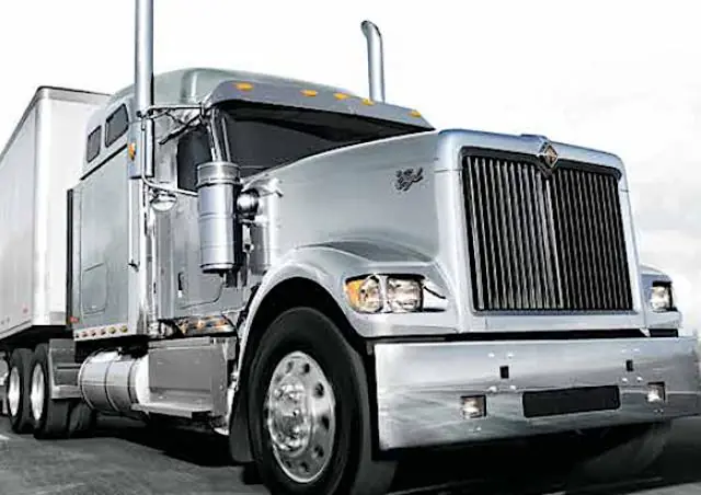 International 9900i 124 Low-Roof Sleeper Cummins ISX15