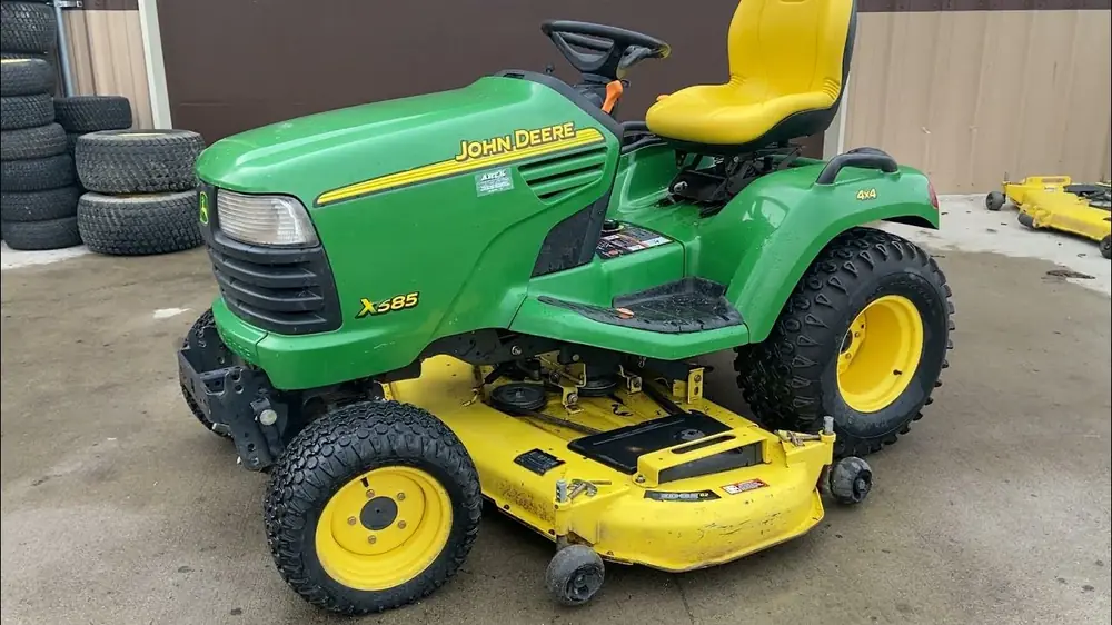 John Deere X585