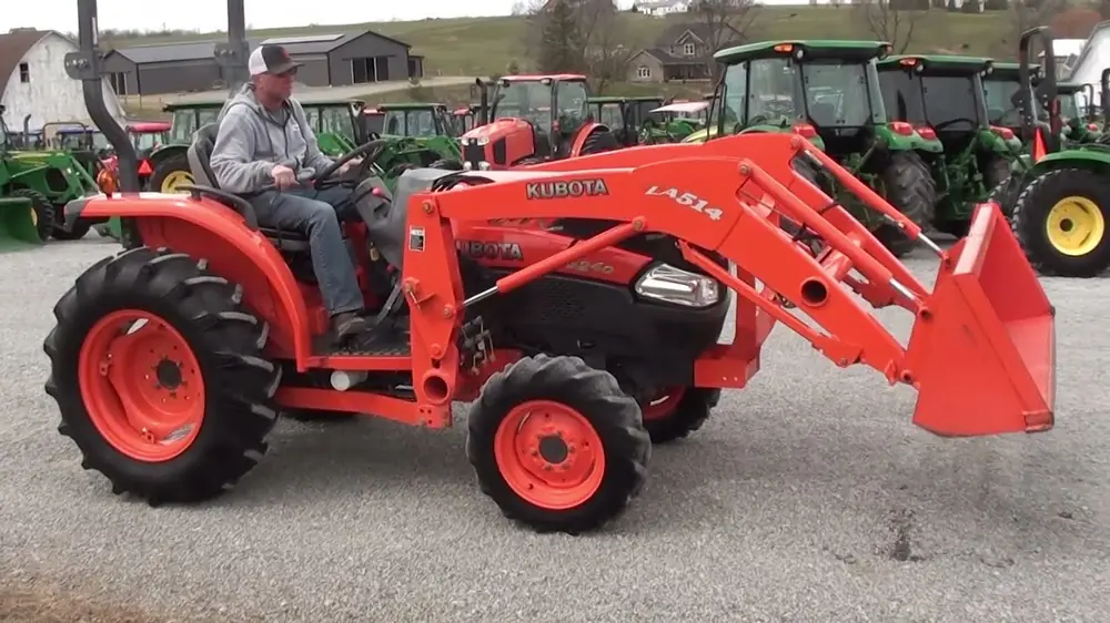 Kubota L3240