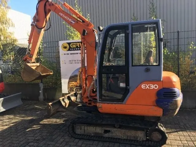 Hitachi EX 30 UR