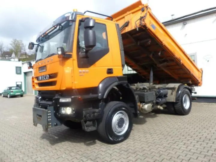 Iveco TRAKKER AD190T33W