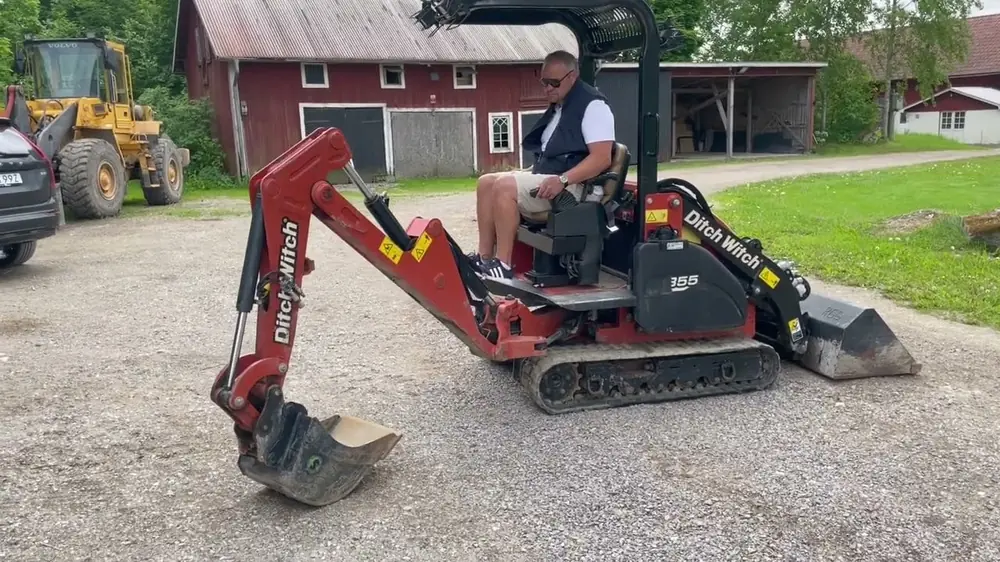 Ditch Witch XT855