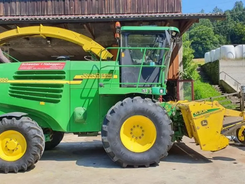 John Deere 7200