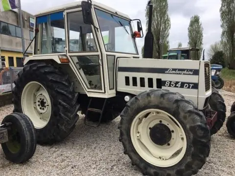 Lamborghini 854