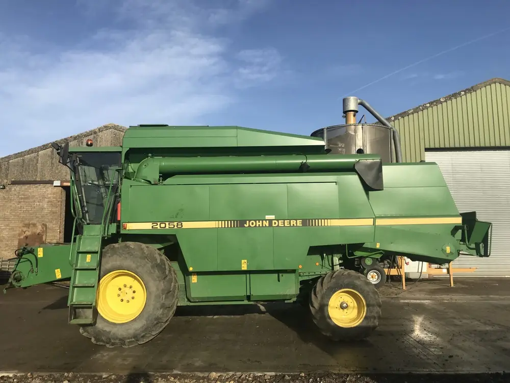 John Deere 2058