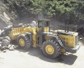 Komatsu WA900-3