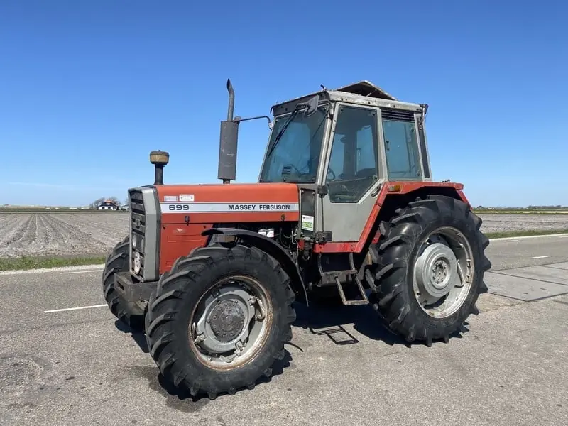 Massey Ferguson 699