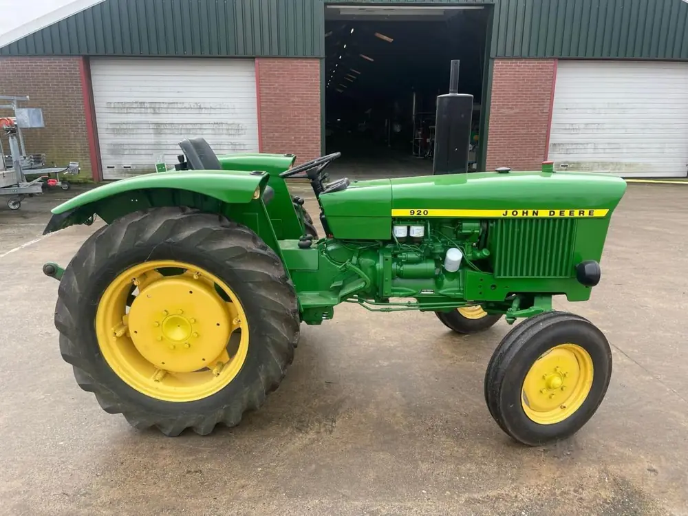 John Deere 920