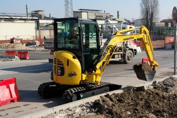 Komatsu PC26MR-3 thumbnail 3