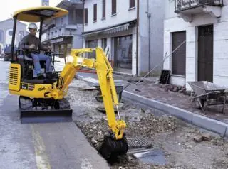Komatsu PC14R-2