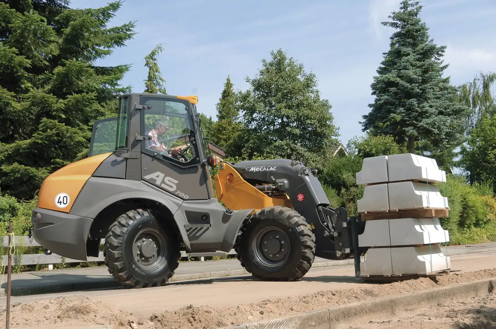 Mecalac AS 700