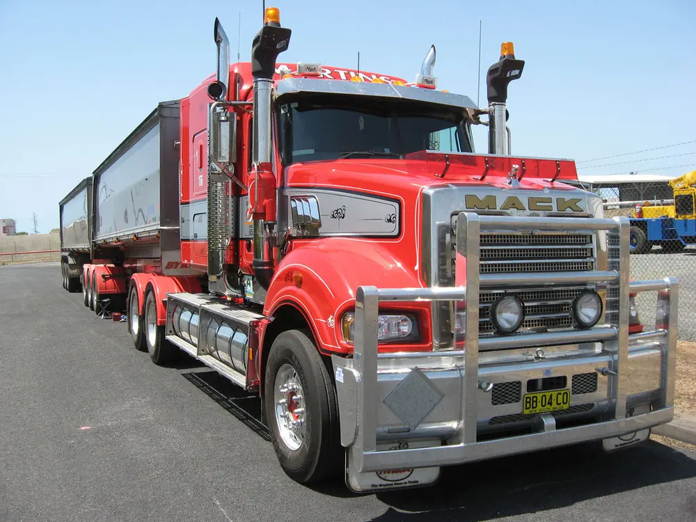 Mack Super-Liner FUSION CAB ECE29 ISX 525 6x4 thumbnail 8