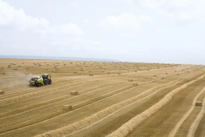 Claas Quadrant 3400 RC thumbnail 4