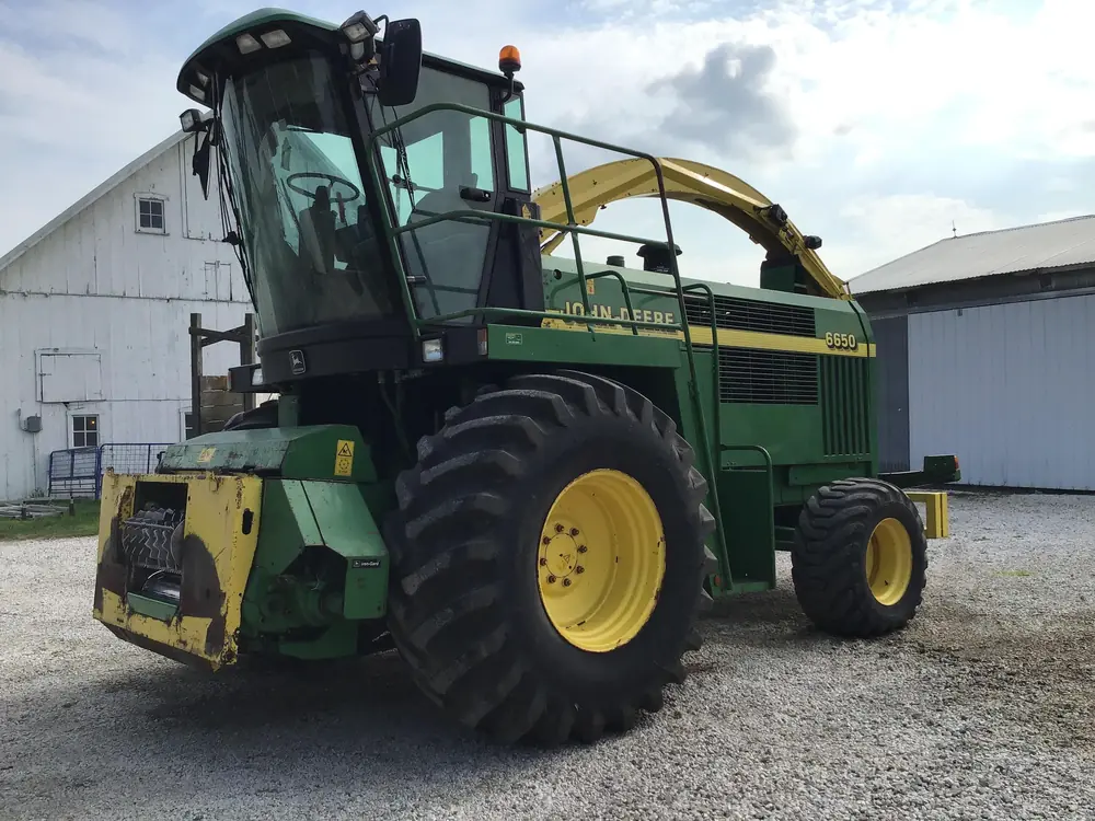 John Deere 6650