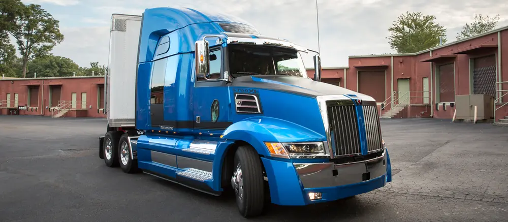 Western Star 5700 XE 40" Low Roof Detroit DD16 thumbnail 2