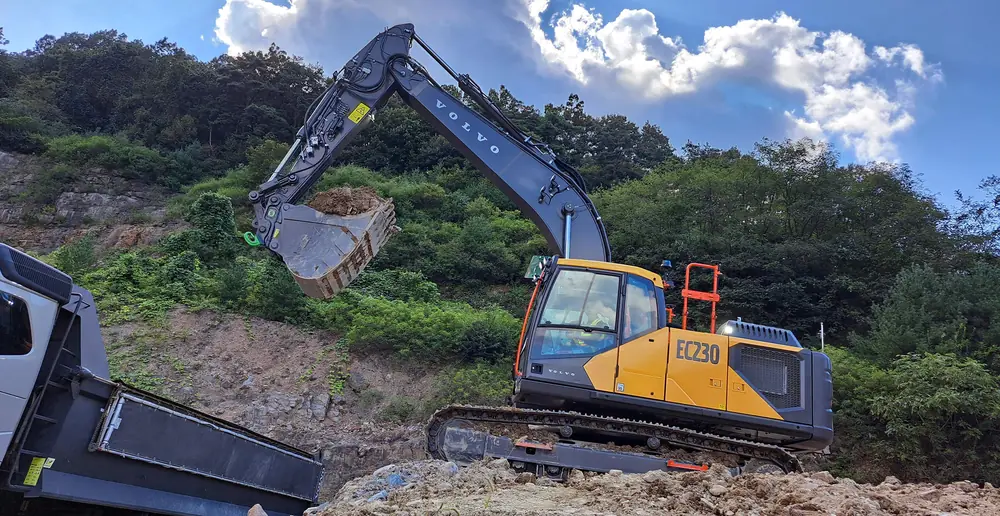 Volvo EC230F L thumbnail 3