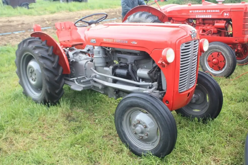 Massey Ferguson 835