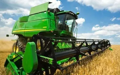 John Deere S560