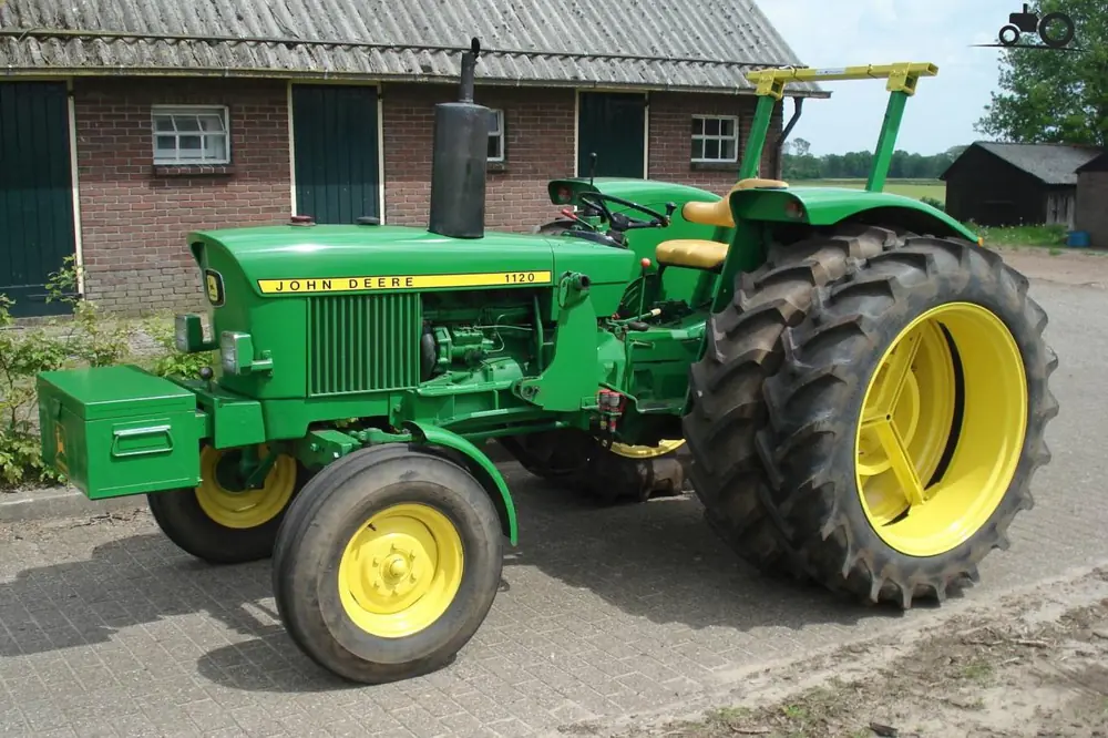 John Deere 1120