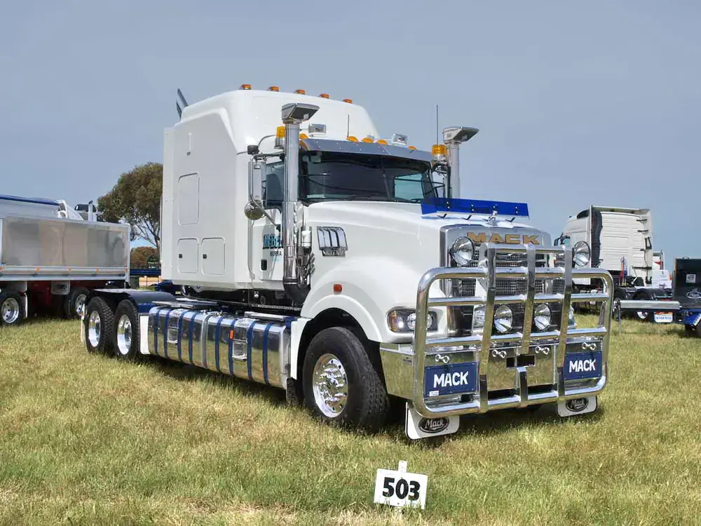 Mack TITAN Day Cab ISX 550 8x6