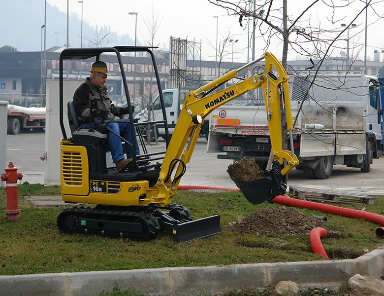 Komatsu PC16R-3HS