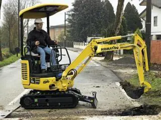 Komatsu PC16R-2HS