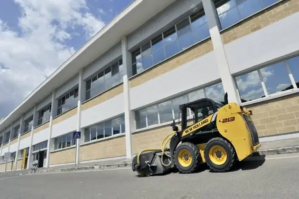 New Holland L213 thumbnail 2
