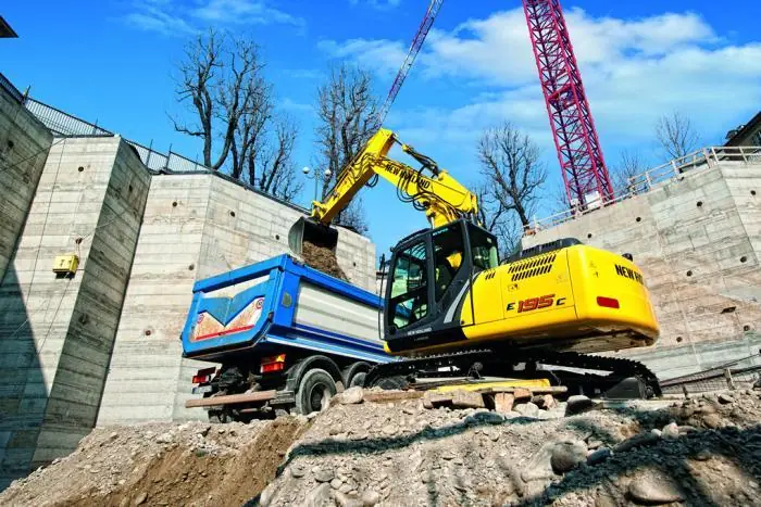 New Holland E195C EL thumbnail 2