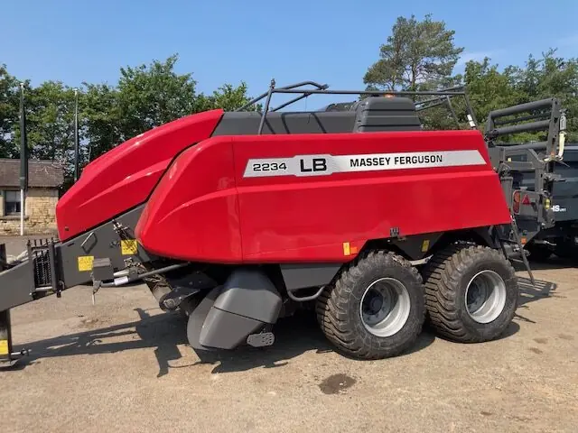 Massey Ferguson LB 2234XD TC