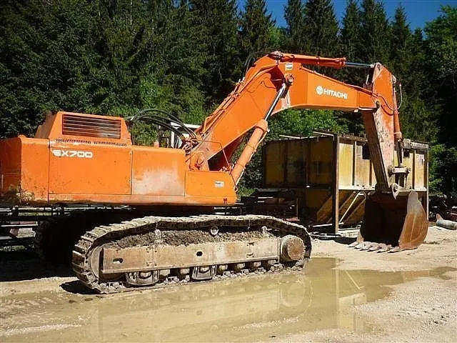 Hitachi EX 700