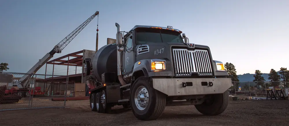 Western Star 4700 SF 40" Low Roof Cummins L9