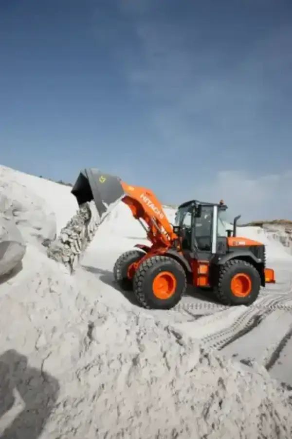Hitachi ZW 140 thumbnail 2
