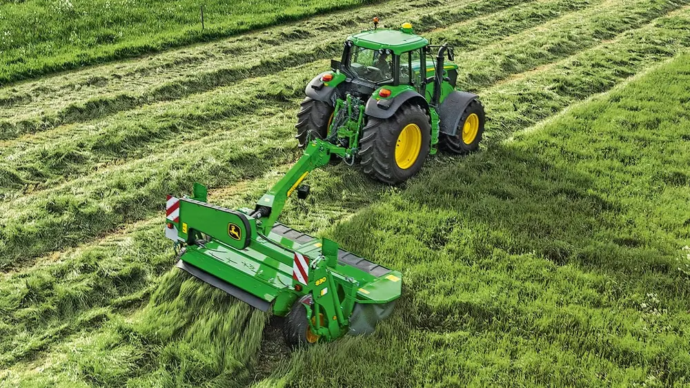 John Deere 835