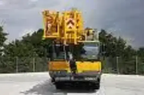 Liebherr LTM 1070-4.2 thumbnail 20