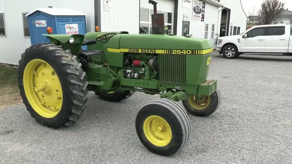 John Deere 2640