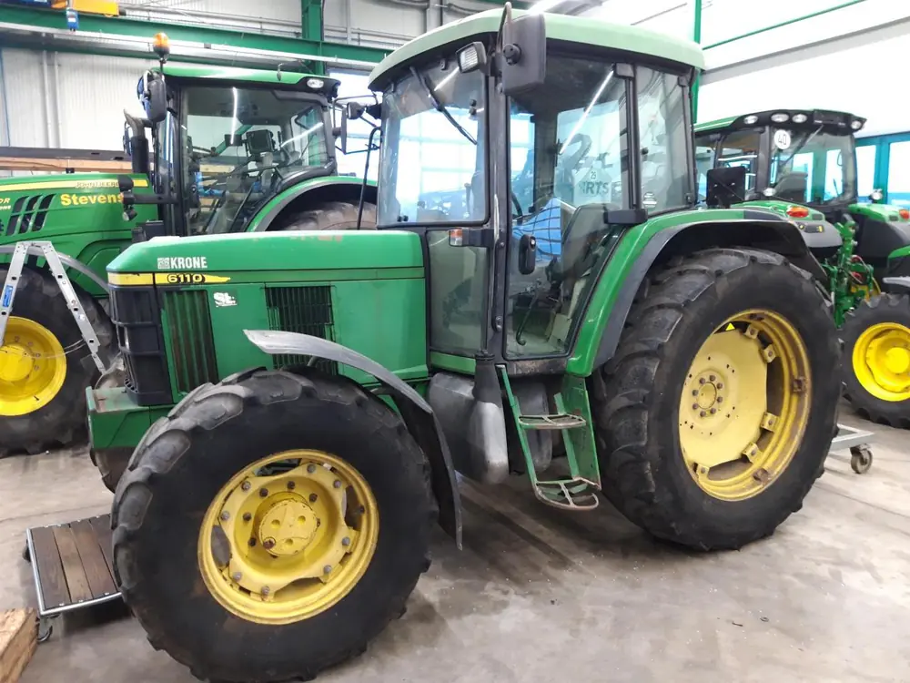 John Deere 6110B