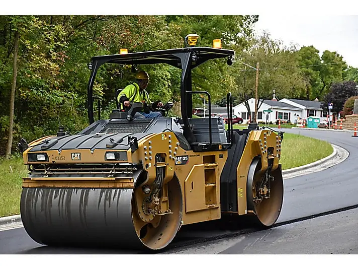 Caterpillar CB15 thumbnail 2