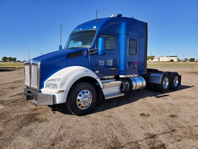 Kenworth T880S 76" Mid-Roof MX13 6x4